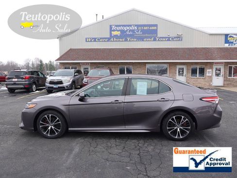 Used 2019 Toyota Camry L image 1