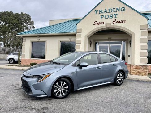 Used 2021 Toyota Corolla LE image 3