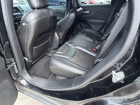 Used 2019 Jeep Cherokee Latitude Plus image 23