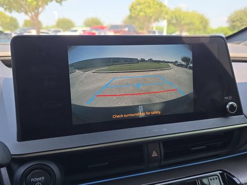 Used 2024 Toyota Prius XLE FWD image 19