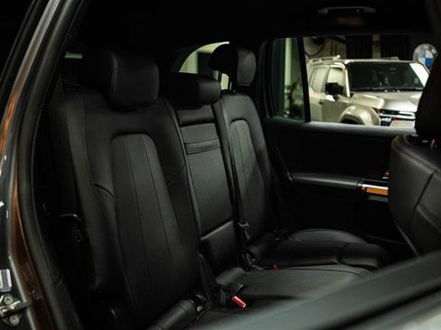 Used 2022 Mercedes-Benz GLB 250 w/ Premium Package Lite image 12