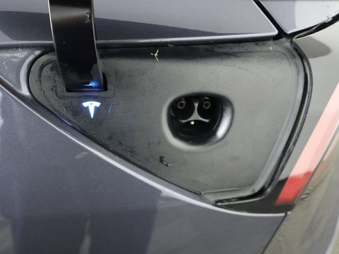 Used 2023 Tesla Model 3 Standard Range image 17