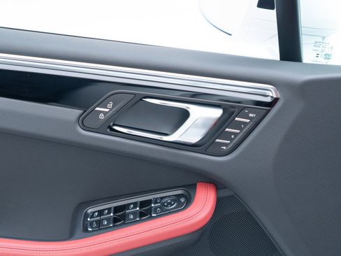 New 2026 Porsche Macan S image 25