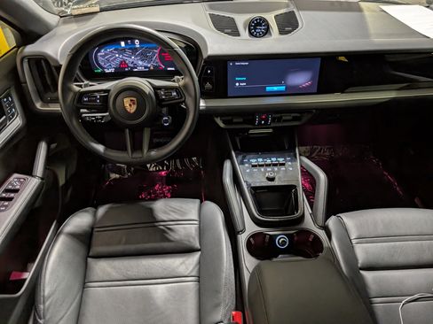 Certified 2024 Porsche Cayenne Coupe image 7