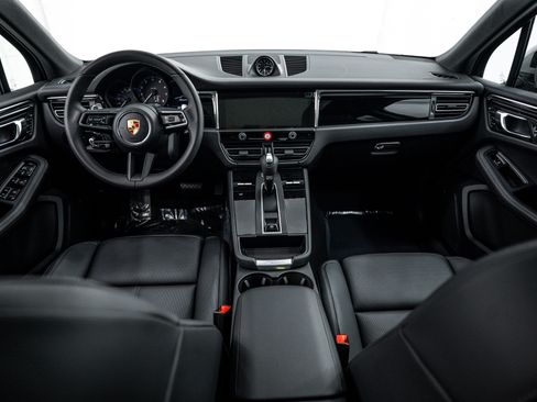 Certified 2026 Porsche Macan AWD/4WD image 12