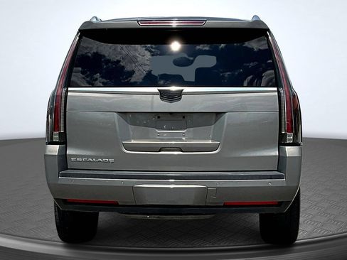 Used 2018 Cadillac Escalade 2WD image 6