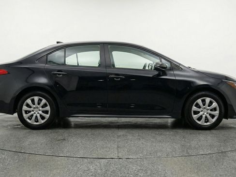 Used 2025 Toyota Corolla LE FWD image 11