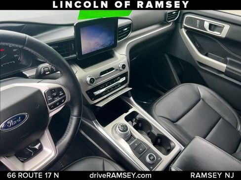 Used 2022 Ford Explorer XLT w/ Equipment Group 202A AWD/4WD image 12