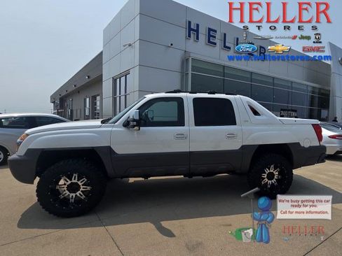 Used 2002 Chevrolet Avalanche 2500 w/ Convenience Pkg AWD/4WD image 1