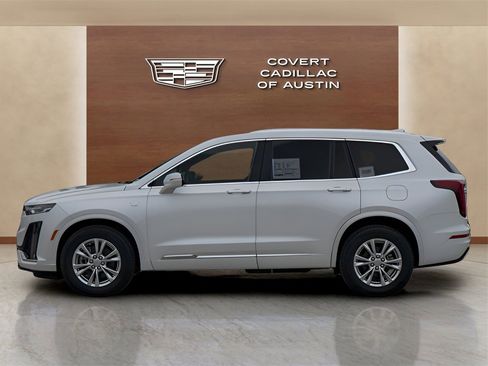 New 2025 Cadillac XT6 Luxury image 3