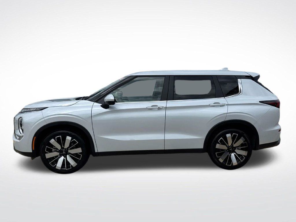 Used 2026 Mitsubishi Outlander SE FWD image 5
