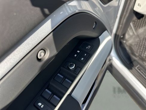 Used 2020 Land Rover Defender 110 image 11
