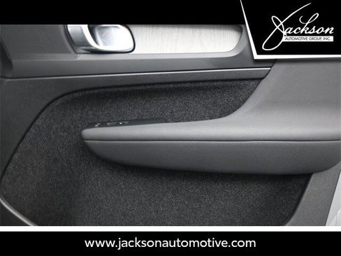 Certified 2025 Volvo XC40 B5 Core w/ Protection Package Premier image 30
