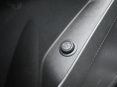 Certified 2023 Chevrolet Equinox RS FWD image 26
