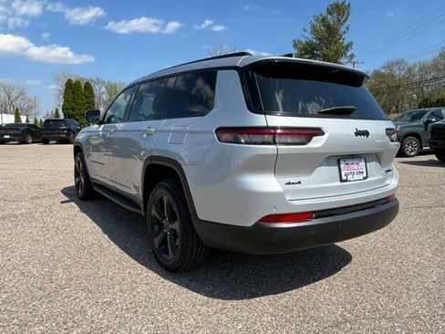 Used 2024 Jeep Grand Cherokee L Limited w/ Luxury Tech Group II AWD/4WD image 3