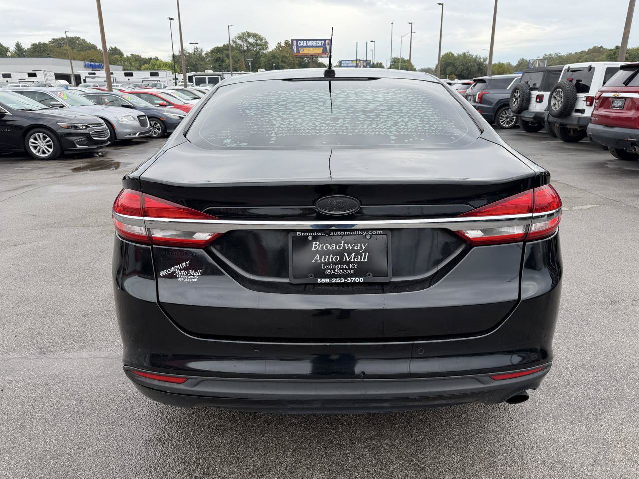 Used 2017 Ford Fusion SE w/ Fusion SE Technology Package FWD image 4