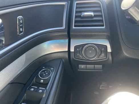 Used 2017 Ford Explorer XLT w/ Equipment Group 202A image 28