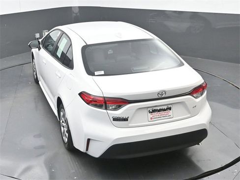 Used 2025 Toyota Corolla LE image 29