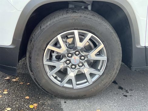 Certified 2023 GMC Acadia SLT w/ Technology Package image 9