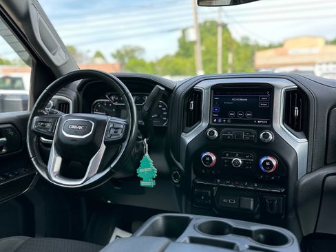 Used 2023 GMC Sierra 3500 SLE w/ SLE Value Package AWD/4WD image 9