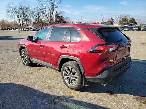 Used 2021 Toyota RAV4 XLE Premium image 2