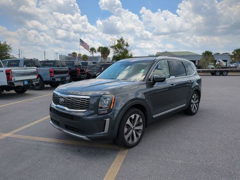 Used 2020 Kia Telluride EX w/ EX Premium Package FWD image 3