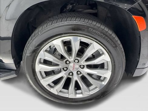Used 2024 GMC Yukon Denali w/ Advanced Technology Package AWD/4WD image 14