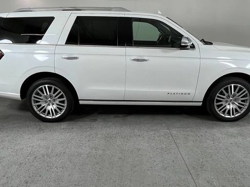 Used 2023 Ford Expedition Platinum AWD/4WD image 2