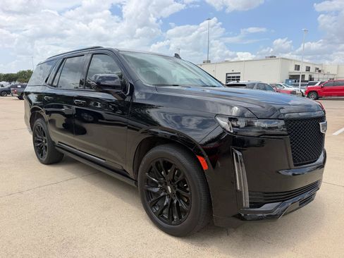 Used 2022 Cadillac Escalade Sport Platinum w/ LPO, ONYX Package AWD/4WD image 2