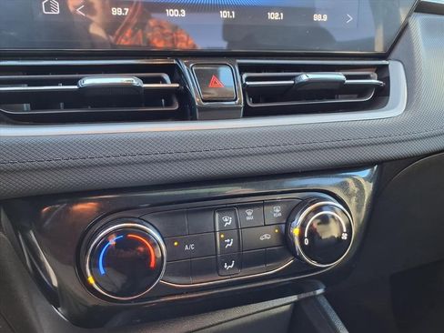 Used 2025 Chevrolet TrailBlazer LT image 7