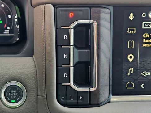 Used 2024 GMC Yukon Denali w/ Advanced Technology Package AWD/4WD image 16