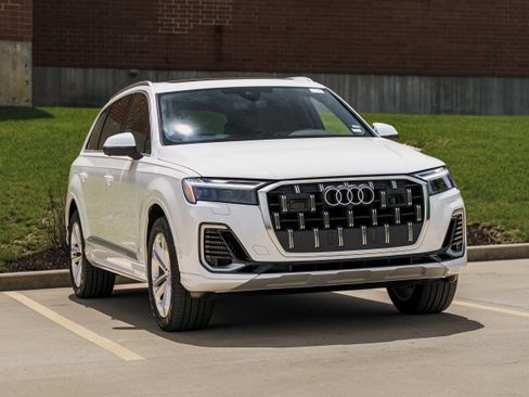 Used 2025 Audi Q7 3.0T Premium Plus AWD/4WD image 2