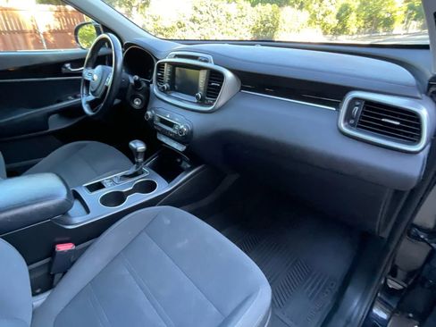 Used 2019 Kia Sorento LX w/ LX Convenience Package image 37