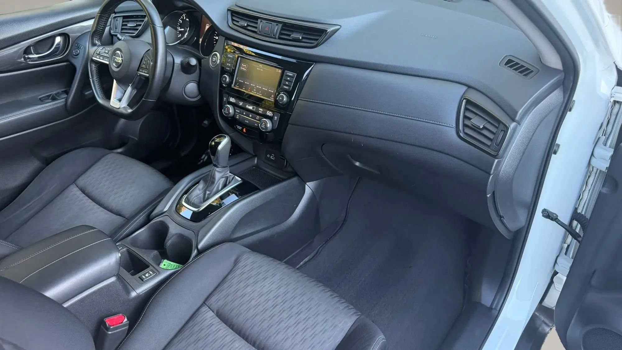 Used 2018 Nissan Rogue SV AWD/4WD image 20