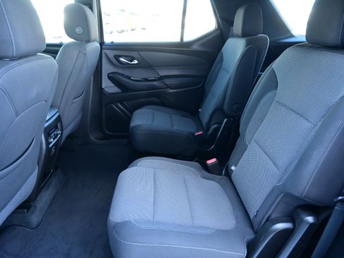 Used 2023 Chevrolet Traverse LT image 16