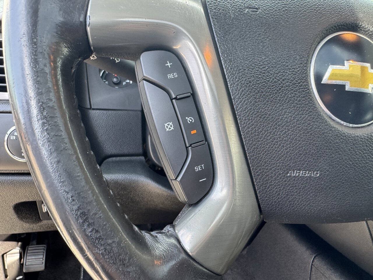 Used 2011 Chevrolet Suburban 2500 LT AWD/4WD image 12