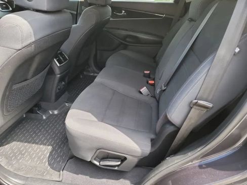 Used 2019 Kia Sorento AWD V6 image 28