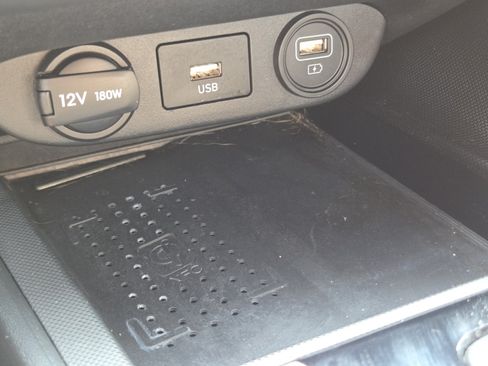 Used 2022 Hyundai Elantra Limited FWD image 9