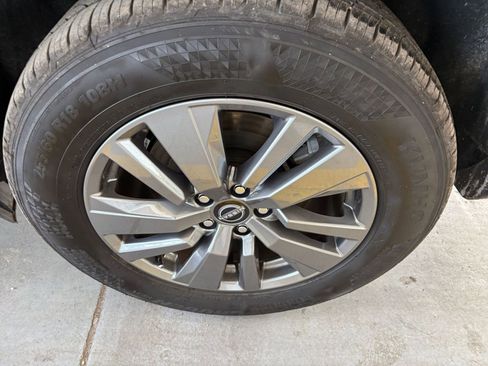 Used 2025 Nissan Pathfinder SV image 31