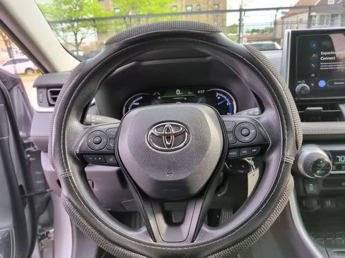 Used 2024 Toyota RAV4 LE AWD/4WD image 17
