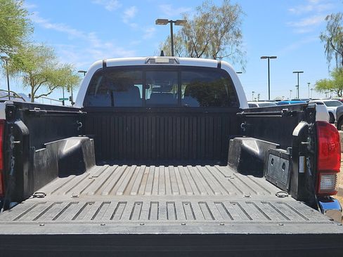 Used 2020 Toyota Tacoma SR5 RWD image 7