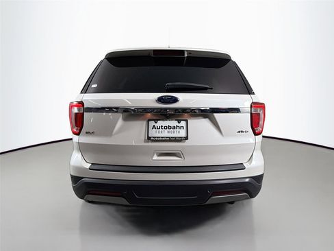 Used 2019 Ford Explorer XLT w/ Equipment Group 202A AWD/4WD image 6
