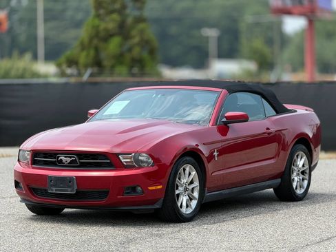 Used 2010 Ford Mustang Convertible RWD image 6