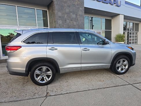 Used 2018 Toyota Highlander Limited image 25
