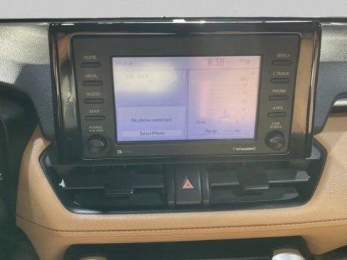 Used 2021 Toyota RAV4 LE image 17