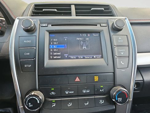 Used 2015 Toyota Camry SE FWD image 24