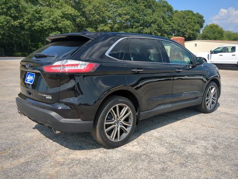 Certified 2019 Ford Edge Titanium FWD image 3