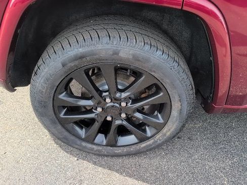 Used 2019 Jeep Grand Cherokee Altitude AWD/4WD image 13