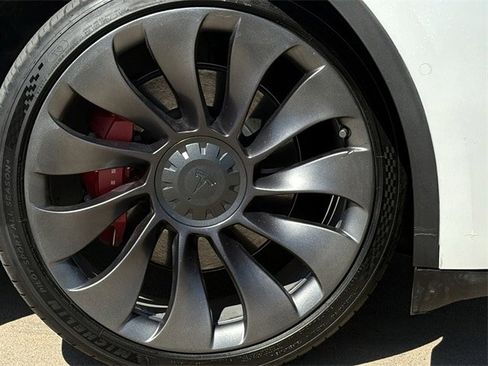 Used 2021 Tesla Model Y Performance image 10