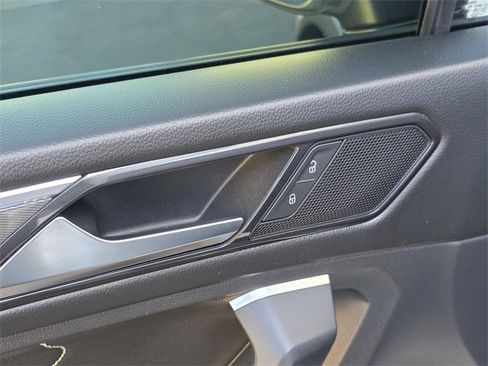 Used 2023 Volkswagen Tiguan SE R-Line image 12